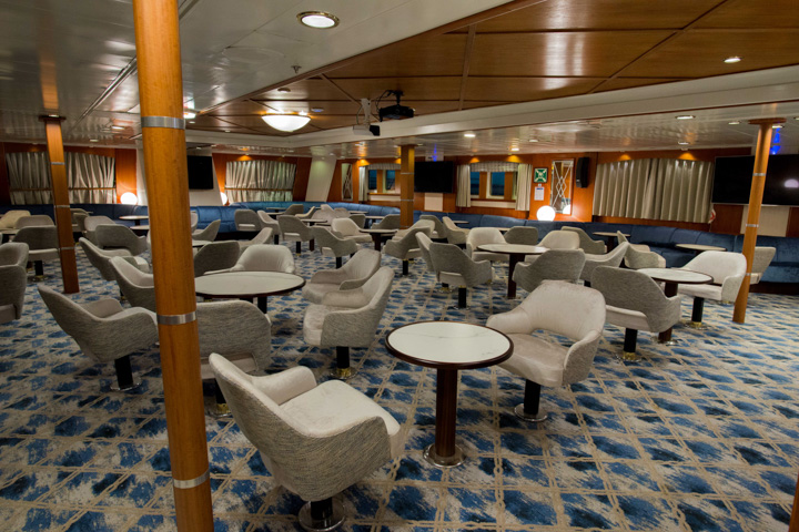 Lounge with paired seating on the Ocean Adventurer