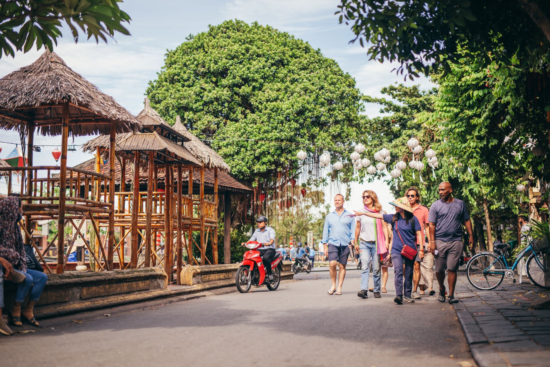Exploring Hanoi with your guide