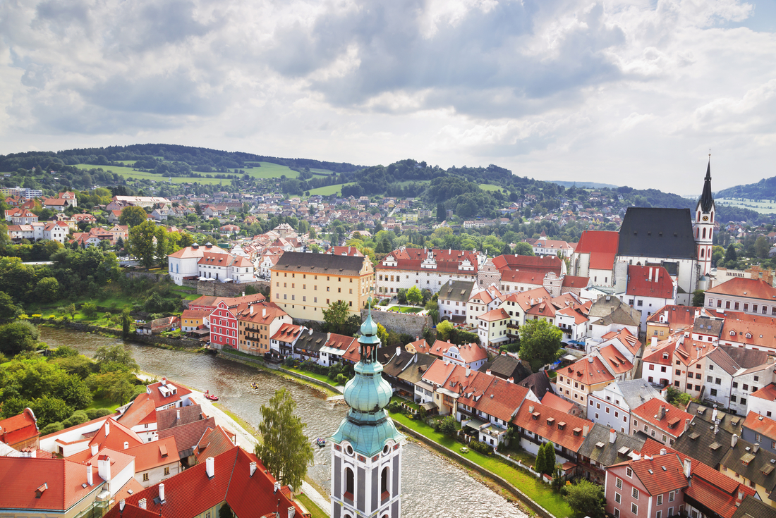 czech-republic_cesky-krumlov_town-river-hills