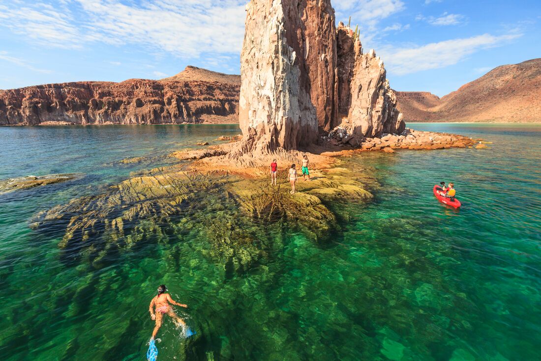 Travellers kayaking and snorkelling Isla Espiritu Santos in Baja California