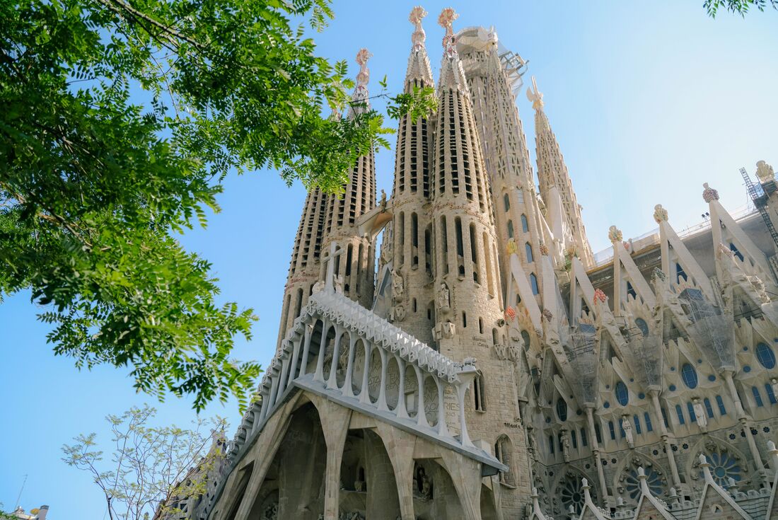 A daytime image of the Sagrada Familia in Barcelona, Spain.
