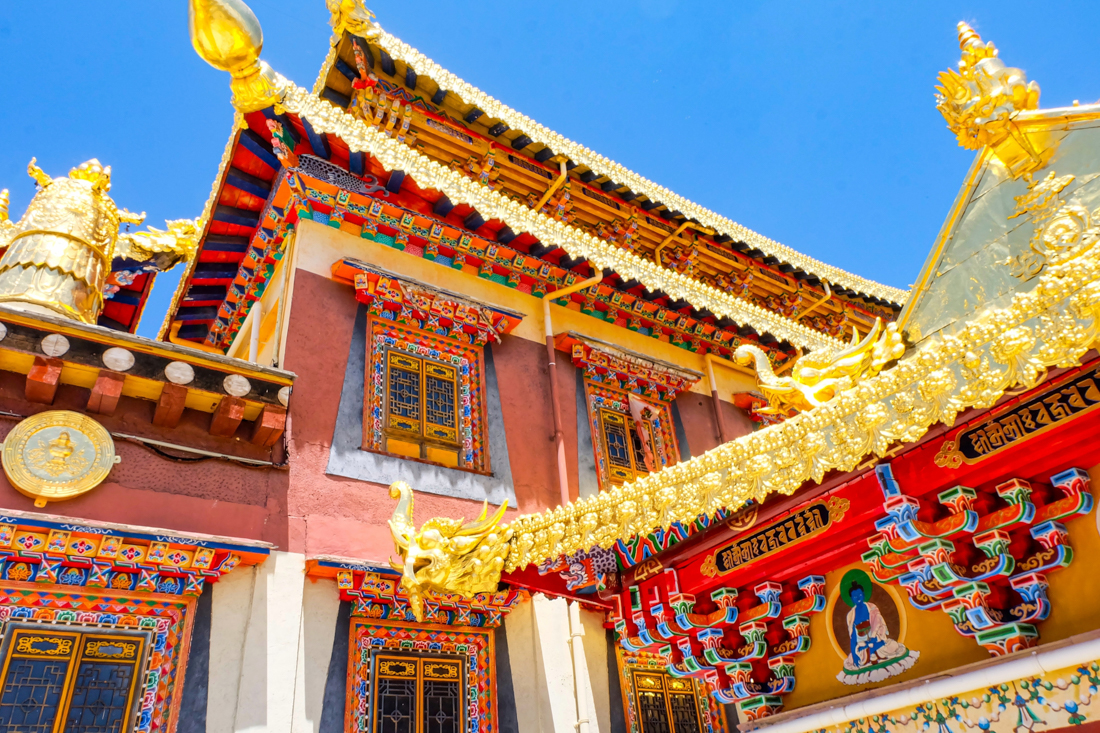 Gold rooves and colourful eaves of Sumtsenling Monastery in Shangri-La, China