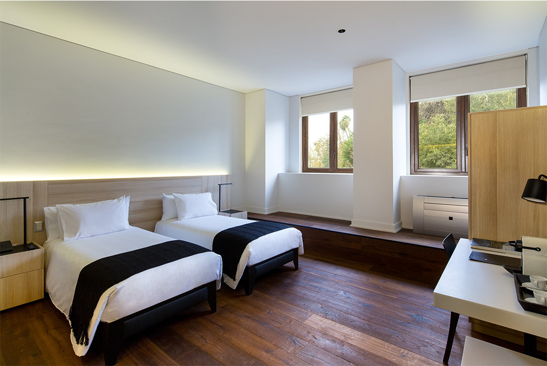 GGPC - Santiago Feature Stay: Twin room interior