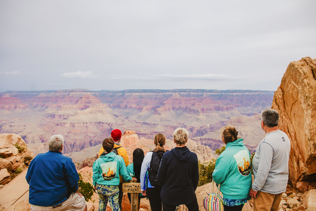 Grand Canyon's Ooh Aah Point with a lookout