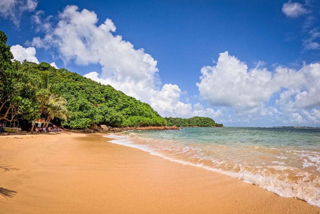 The sunny and idyllic beaches of Gallle