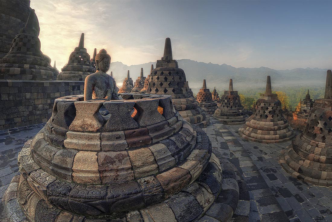The Borobudur temple in Java, Bal