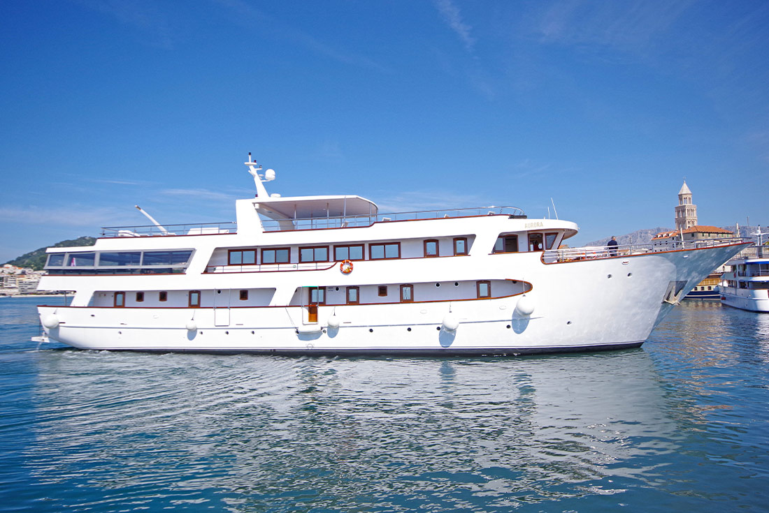 Aurora Boat Exterior